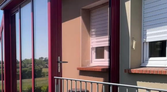 Pose de film solaire sur une véranda